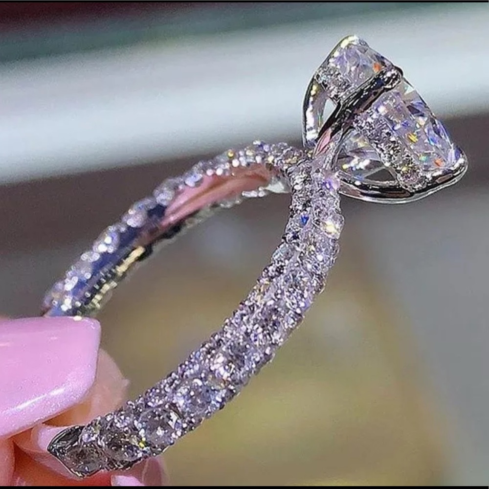 MAJOR BLING! 14k white gold fill oval diamond 💍